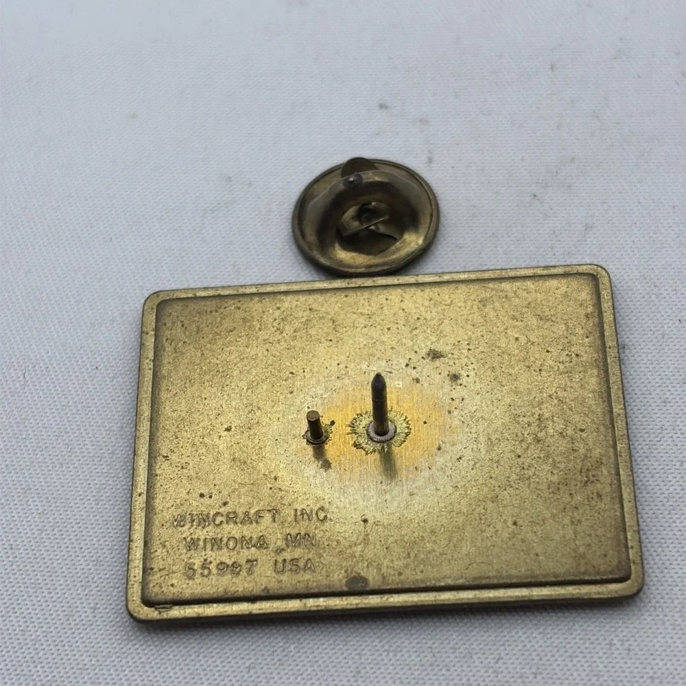 1999 Toyota Gator Bowl Georgia Tech Yellow Jackets Football Lapel Hat Pin